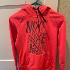 Smalle Nike Therma-Fit hoodie